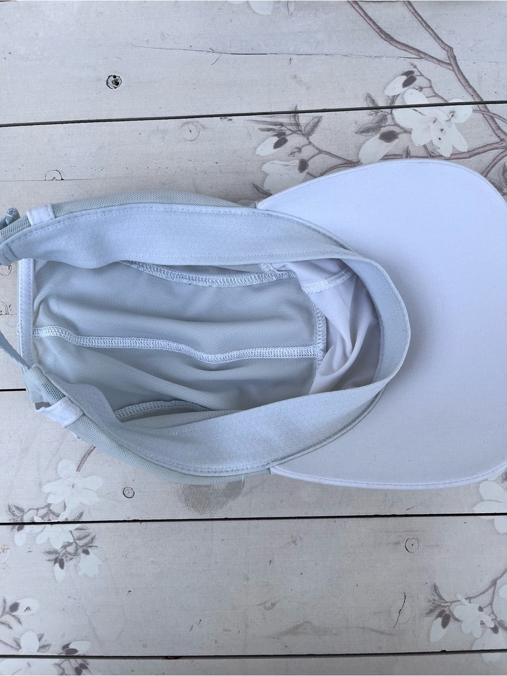 lululemon athletica White Performance Running Cap - Picture 5 of 6